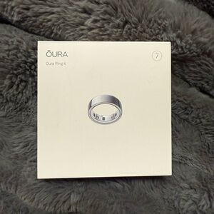 Brand New Oura Ring 4 in Sleek Silver